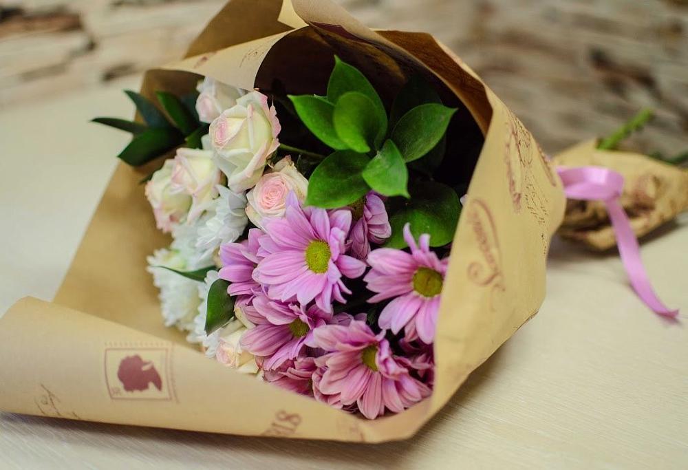 Букет цветов из: Розы и Хризантемы в Новый Быт