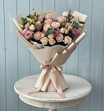 Букет цветов из:  Розы и Лизиантусы в Новый Быт