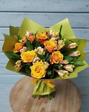 Букет цветов из:  Альстромерии и Розы в Новый Быт
