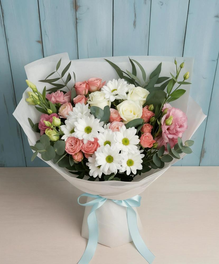 Букет цветов из: Розы, Лизиантусы и Хризантемы в Новый Быт