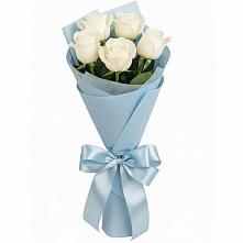 Букет 5 Белых роз Проуд в Новый Быт