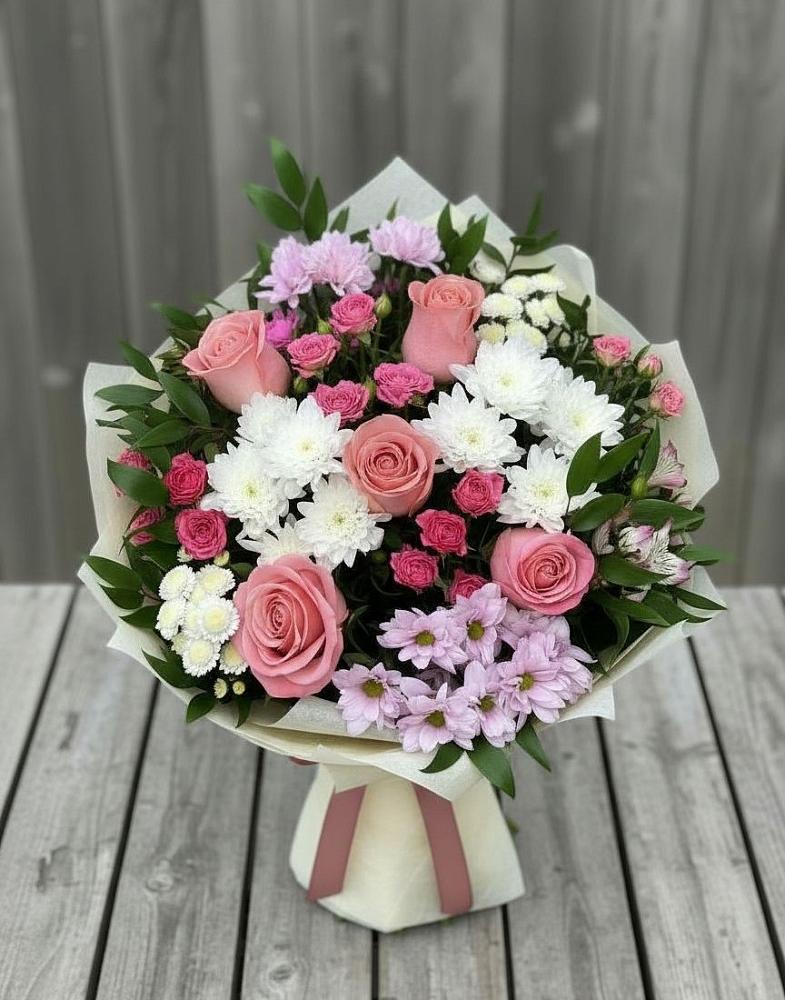 Букет цветов из: Альстромерии, Гвоздики, Розы и Хризантемы в Новый Быт