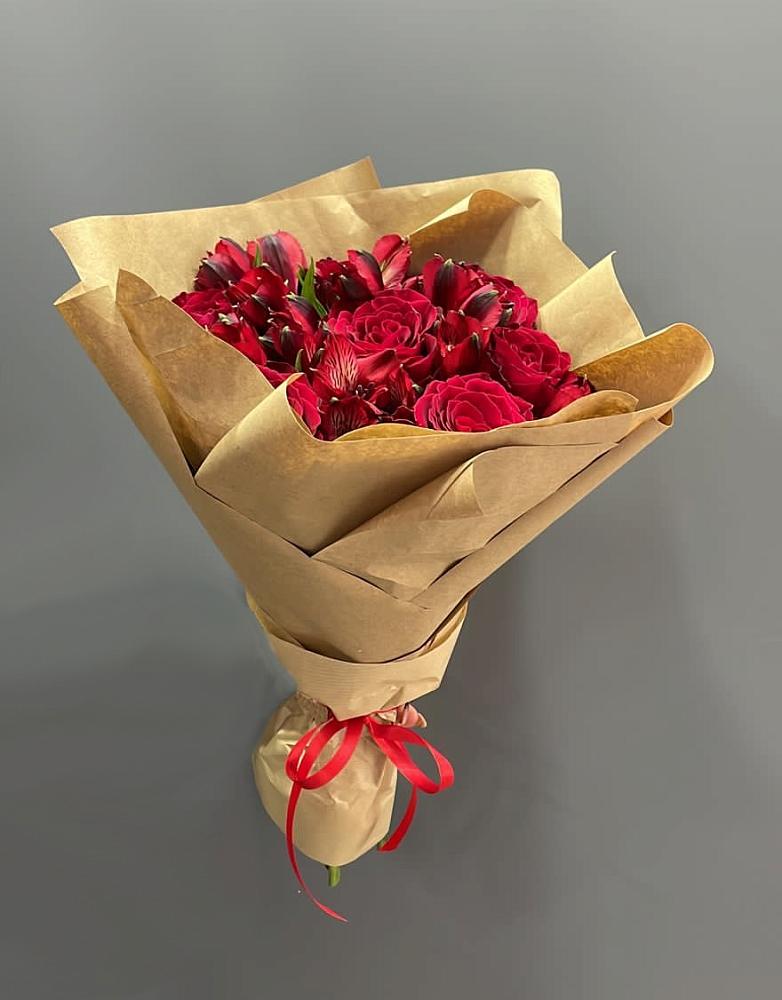 Букет цветов из: Альстромерии и Розы в Новый Быт