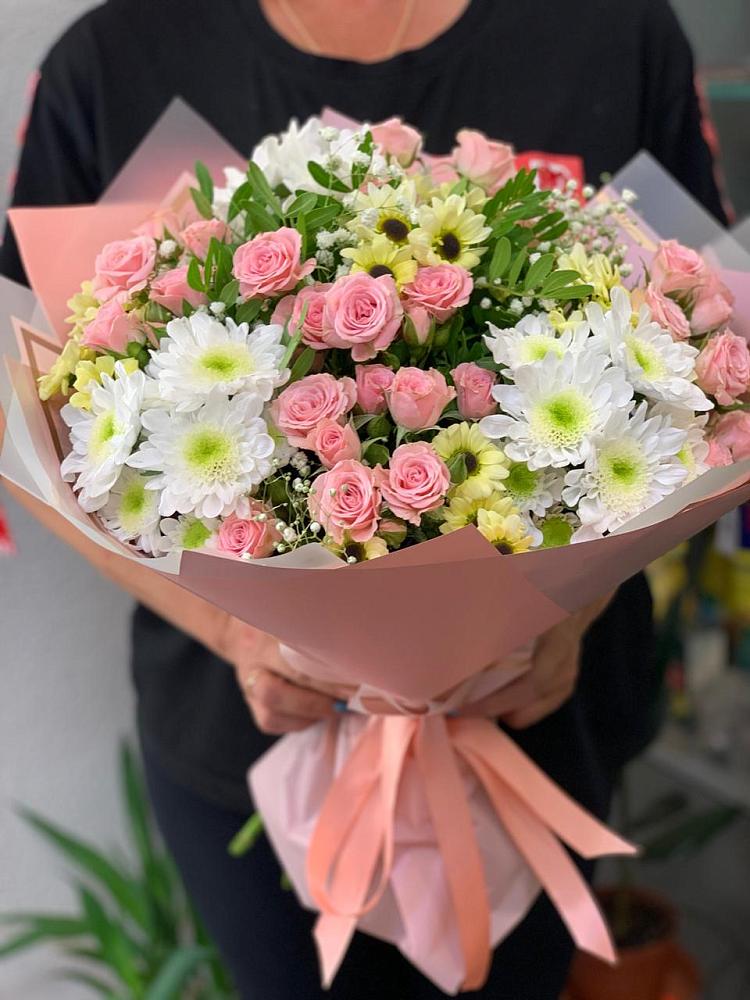 Букет цветов из: Розы и Хризантемы в Новый Быт