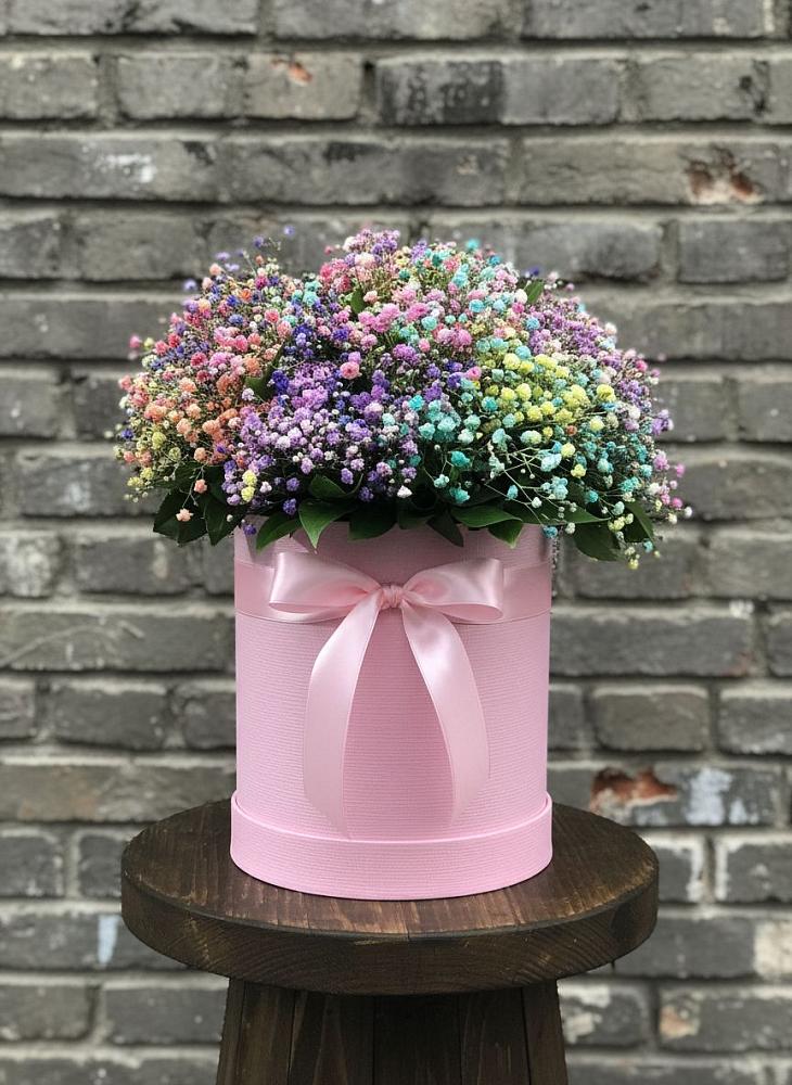 Цветочная композиция из Гипсофила и Розы в шляпной коробке в Новый Быт