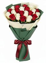 Букет Микс из красных и белых роз в Новый Быт