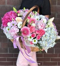Композиция солнечный день в Новый Быт Цветочная композиция из Розы, Хризантемы, Пионы и Лизиантусы в корзине в Новый Быт