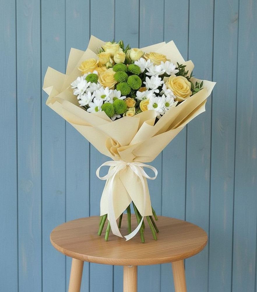 Букет цветов из: Хризантемы и Розы в Новый Быт
