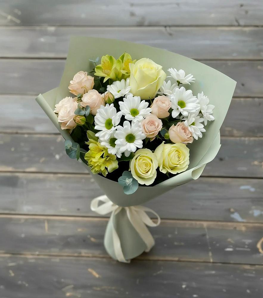 Букет цветов из: Альстромерии, Розы и Хризантемы в Новый Быт