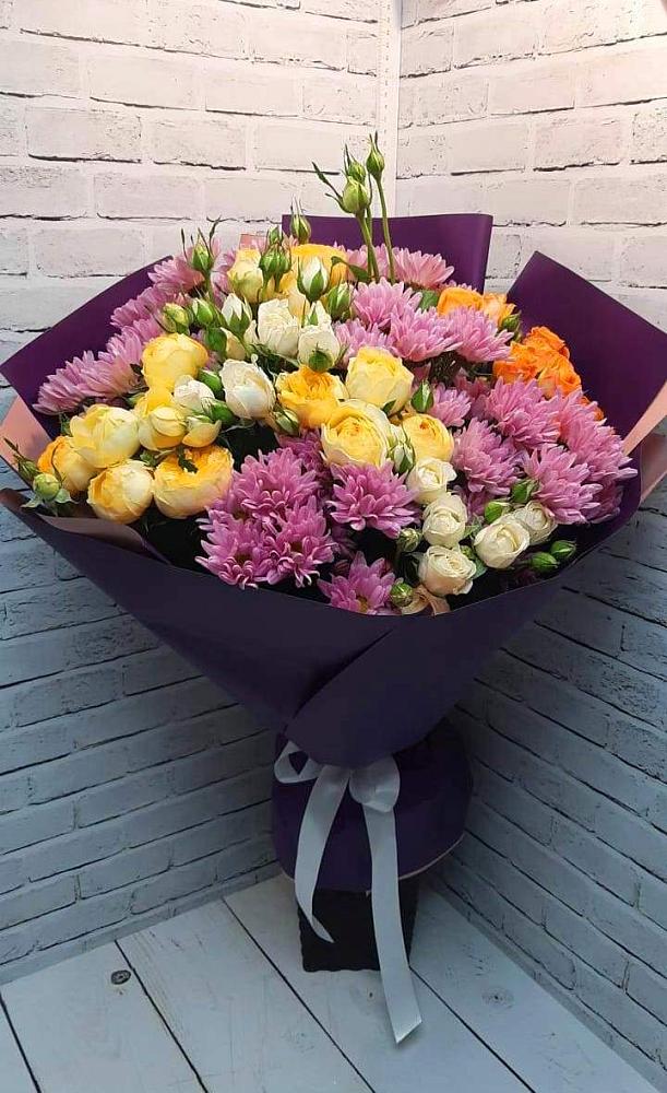 Букет цветов из: Хризантемы и Розы в Новый Быт