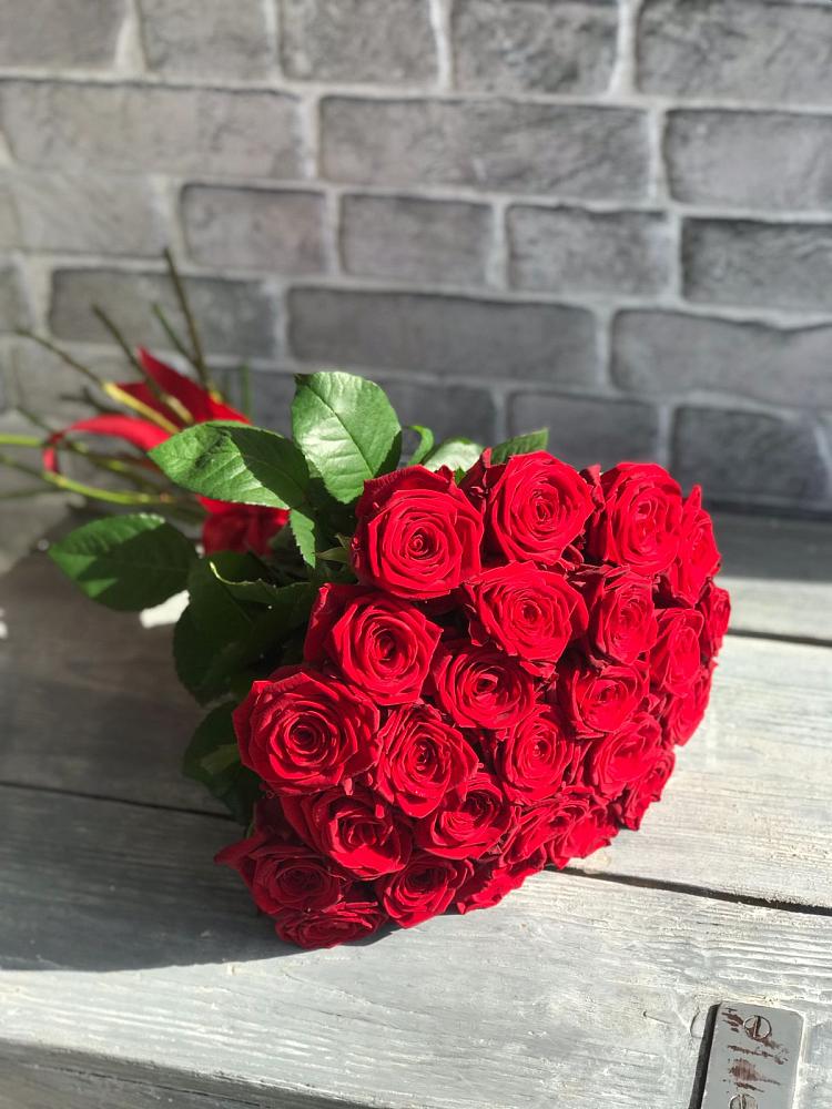 Букет Красные розы Фридом в Новый Быт