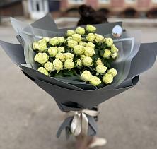 Букет Белые кустовые розы Солинеро в Новый Быт