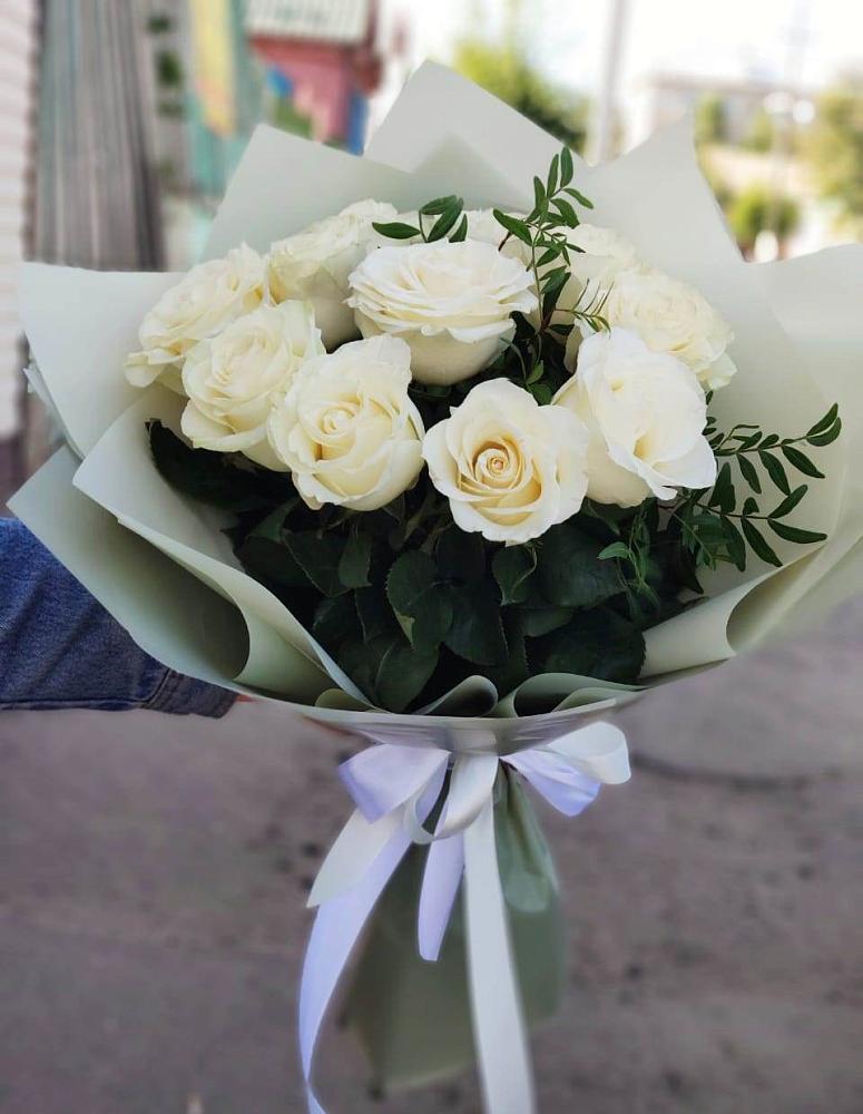 Букет Белые розы Проуд в Новый Быт
