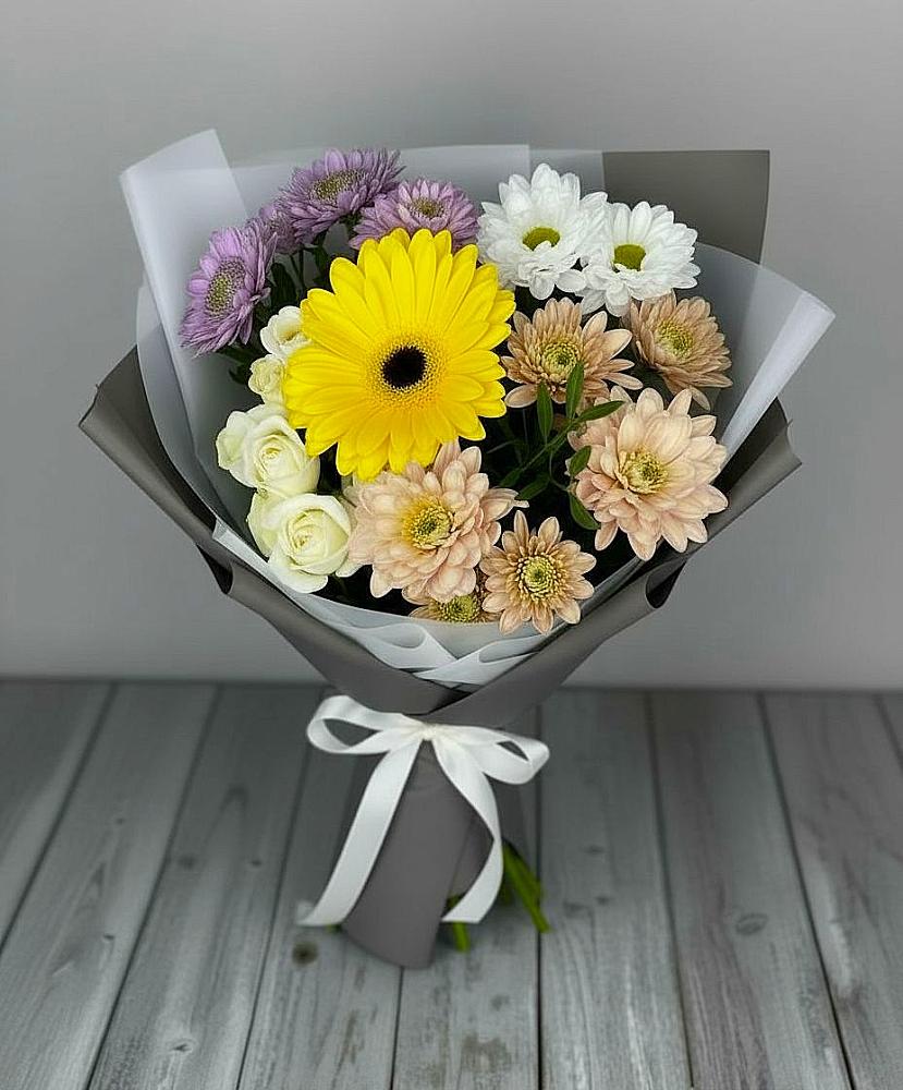 Букет цветов из: Розы, Герберы и Хризантемы в Новый Быт
