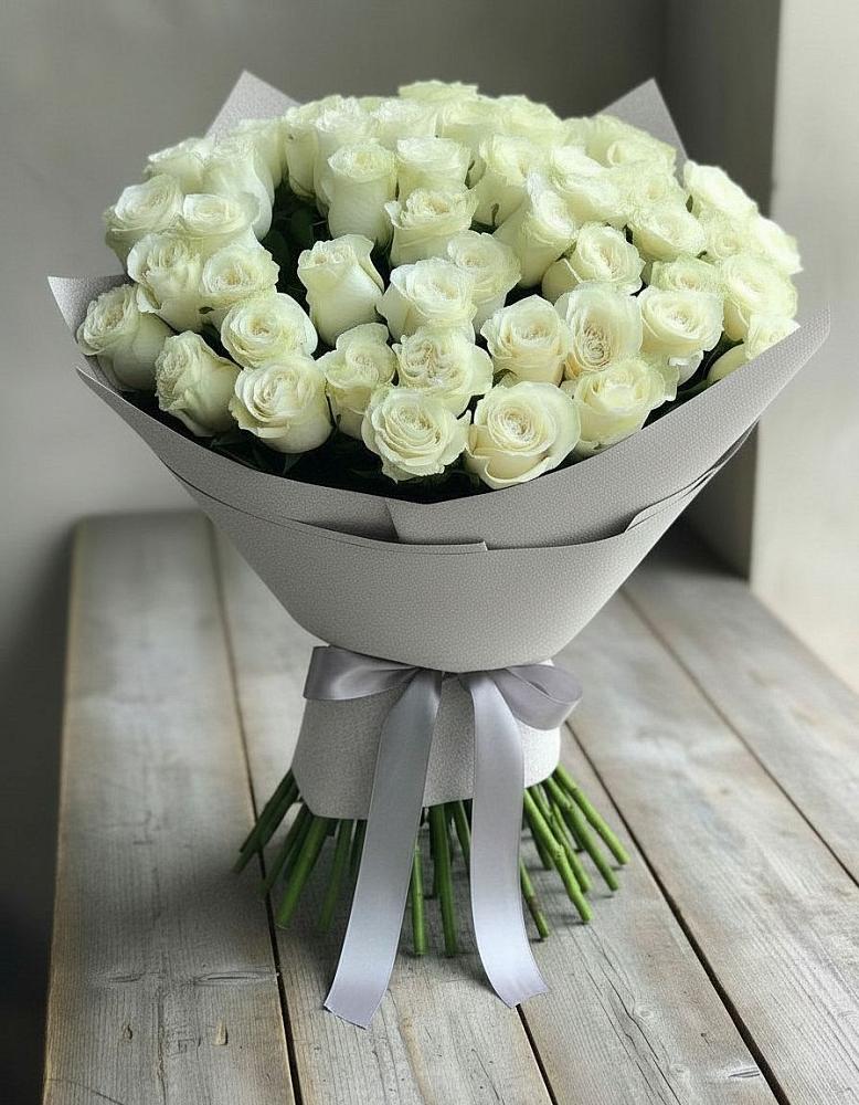 Букет 35 Белых роз в Новый Быт