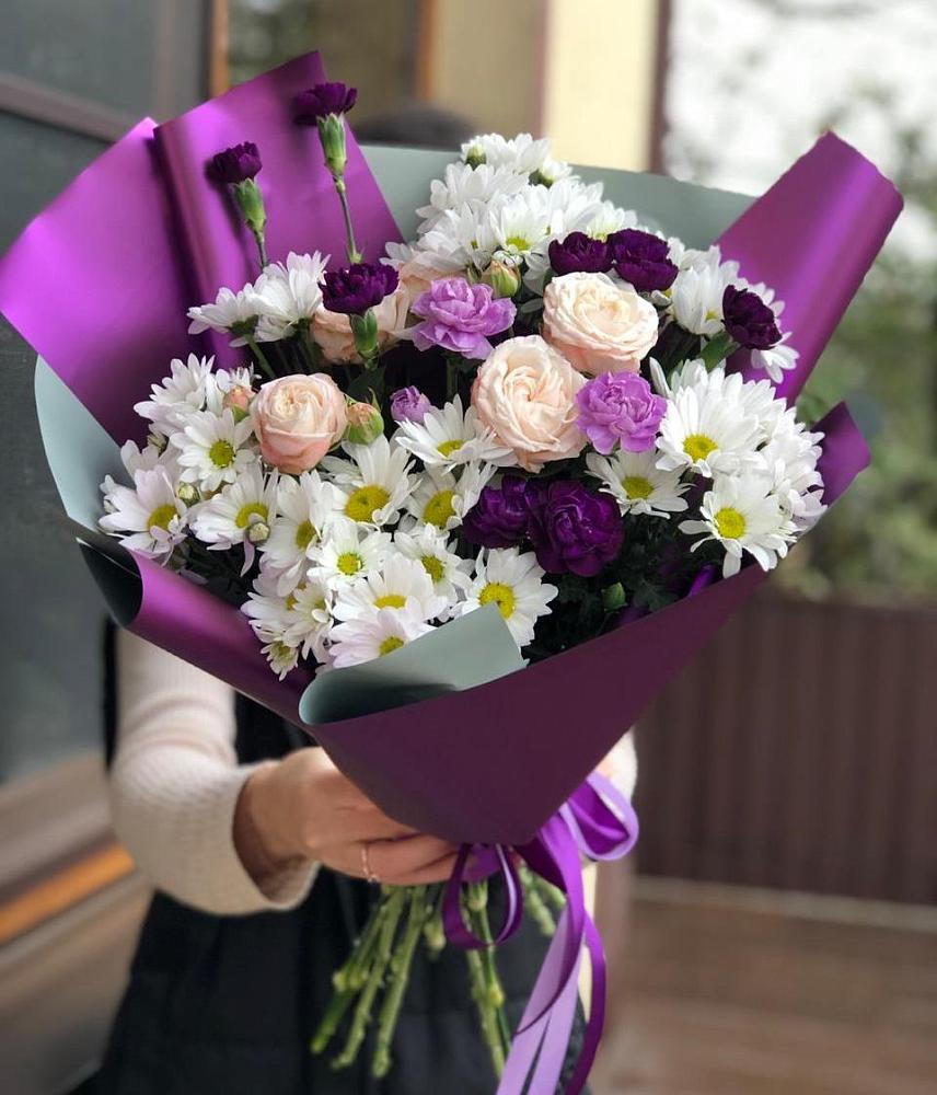 Букет цветов из: Хризантемы, Гвоздики и Розы в Новый Быт