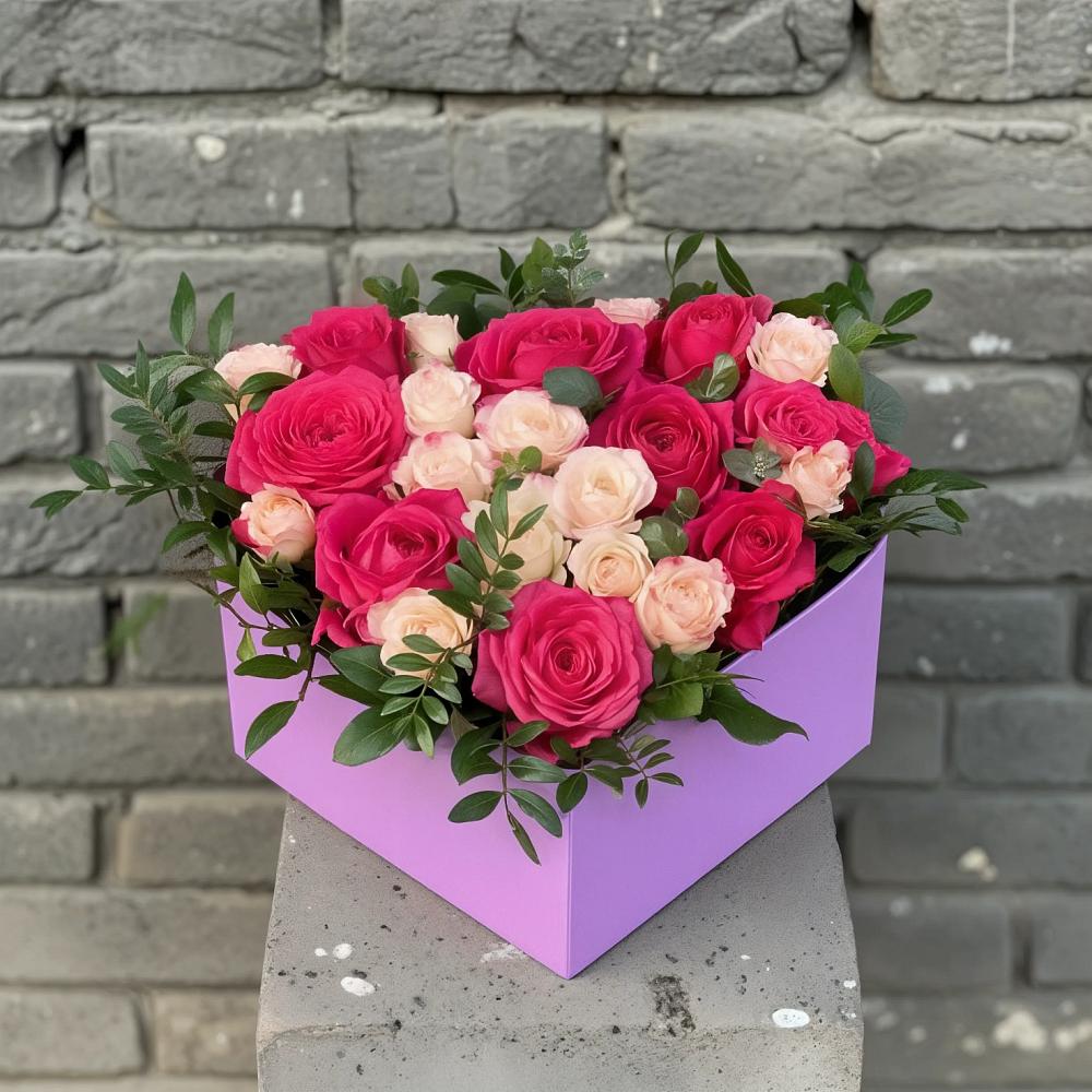 Цветочная композиция из Розы в коробке в Новый Быт