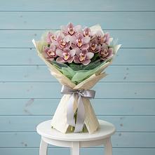 Букет цветов из:  Орхидеи и Розы #REPLACE_PRED# Новый Быт