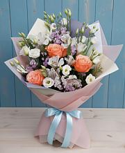 Букет цветов из:  Лизиантусы, Розы, Альстромерии и Гипсофила в Новый Быт