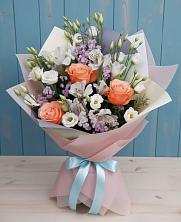 Букет цветов из:  Лизиантусы, Розы, Альстромерии и Гипсофила в Новый Быт