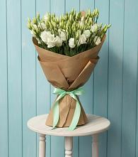 Букет цветов из:  Лизиантусы в Новый Быт