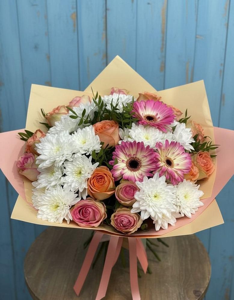 Букет цветов из: Розы, Герберы и Хризантемы в Новый Быт