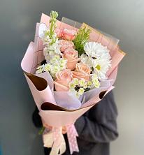 Букет цветов из:  Хризантемы и Розы в Новый Быт