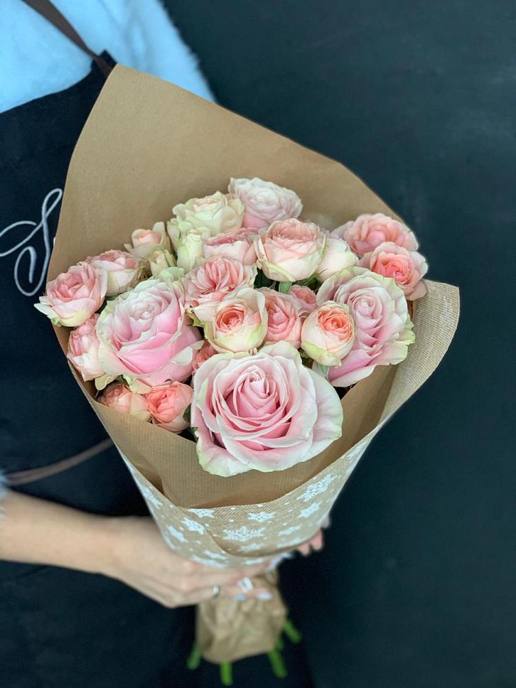 Букет цветов из: Хризантемы и Розы в Новый Быт