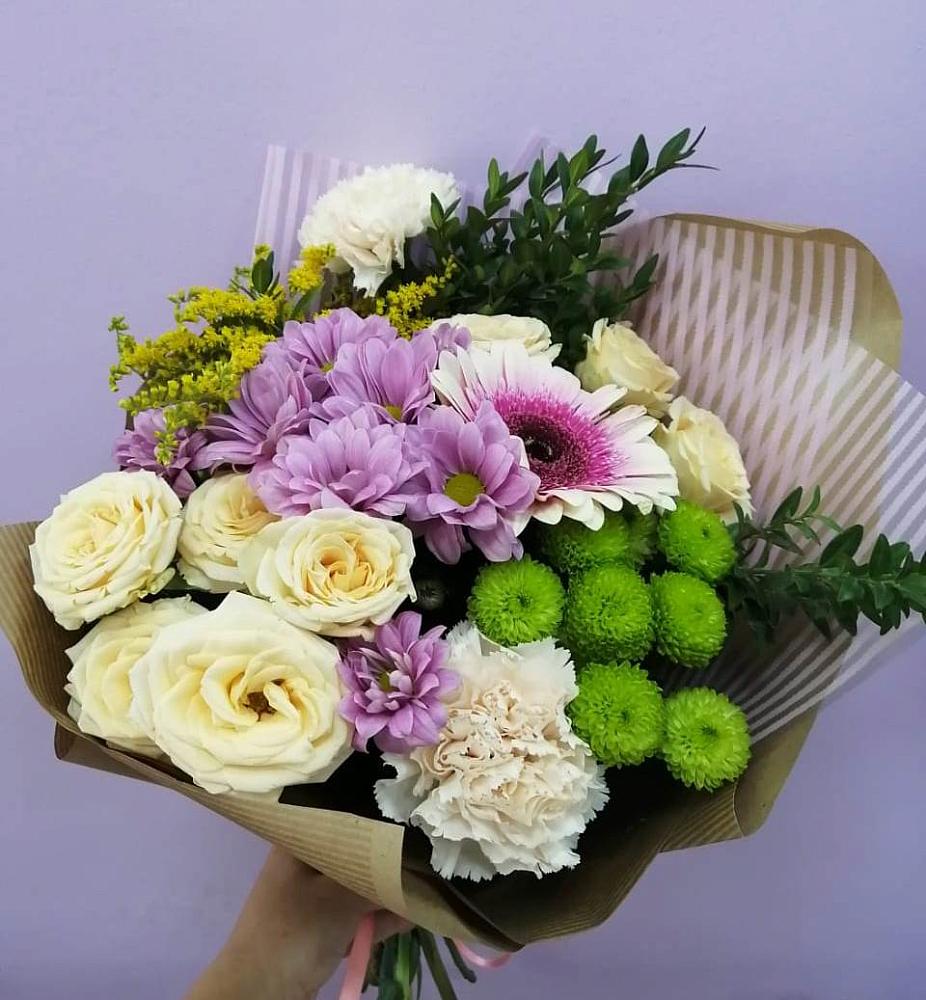 Букет цветов из: Хризантемы, Розы, Гвоздики и Герберы в Новый Быт