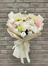 Букет цветов из:  Гвоздики, Розы, Лизиантусы и Хризантемы в Новый Быт