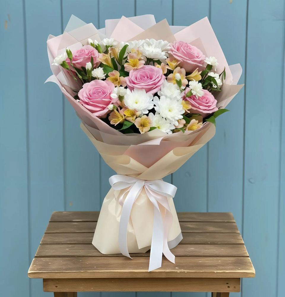 Букет цветов из: Гвоздики, Орхидеи и Розы в Новый Быт