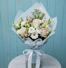 Букет цветов из:  Розы и Лизиантусы в Новый Быт
