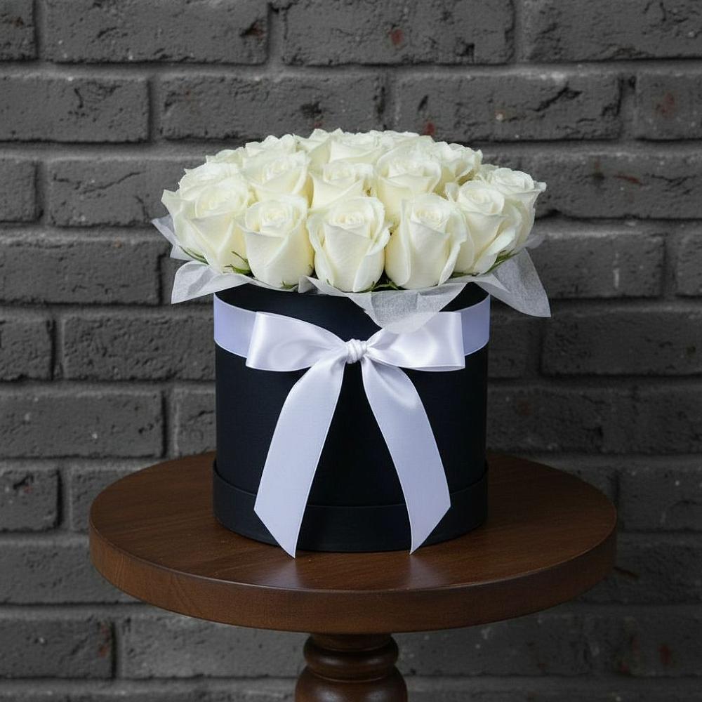 Цветочная композиция из Розы в шляпной коробке в Новый Быт