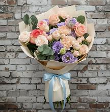 Букет цветов из:  Розы, Лизиантусы и Гвоздики в Новый Быт