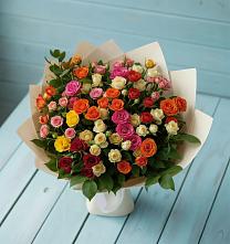 Букет Микс из разноцветных кустовых роз в Новый Быт