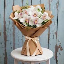 Букет цветов из:  Орхидеи и Розы в Новый Быт